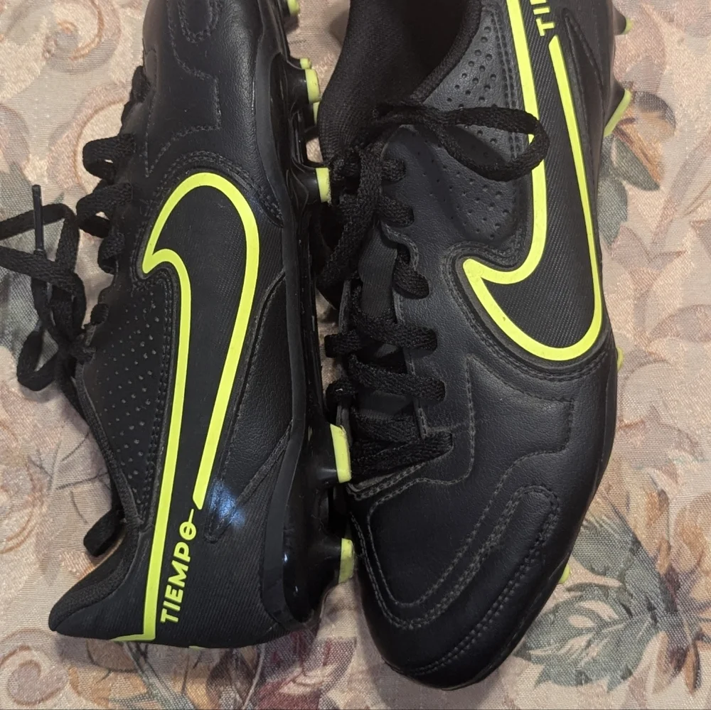 Nike Cleats - Picture 3 of 6